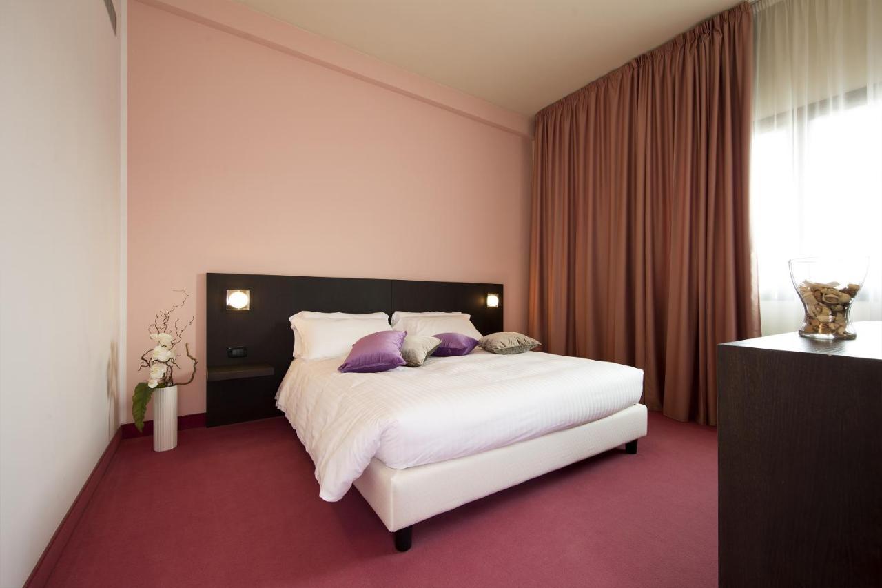 Anusca Palace Hotel Castel San Pietro Terme Ngoại thất bức ảnh