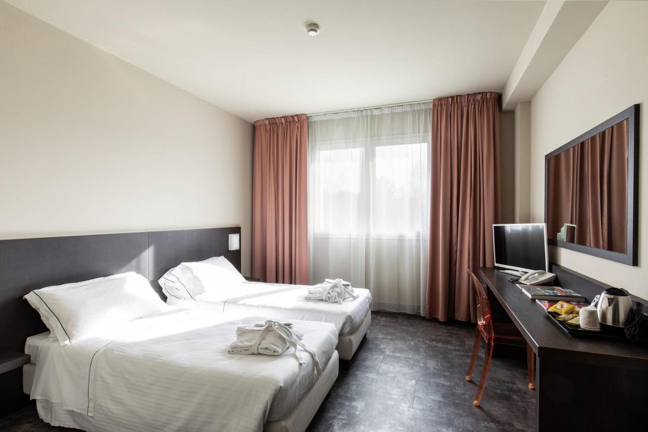 Anusca Palace Hotel Castel San Pietro Terme Ngoại thất bức ảnh